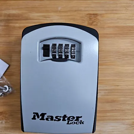 Saint John Apartman *